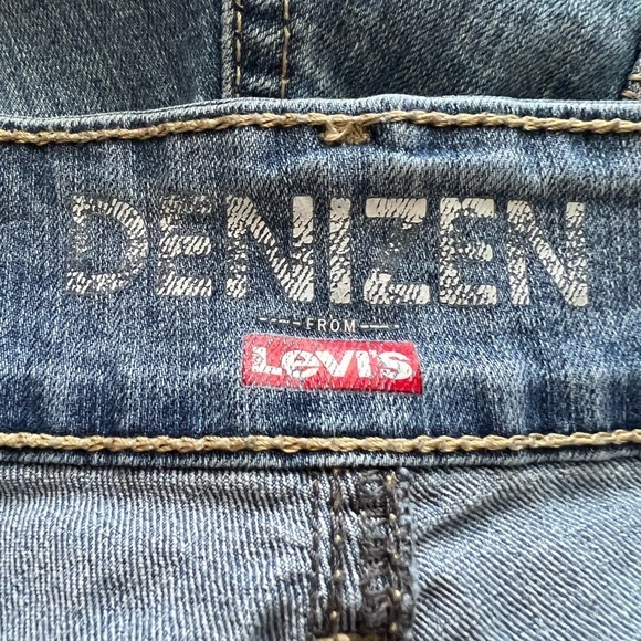 Levi’s Denison high rise, medium wash blue jeans size 10, five pockets. - Picture 5 of 6
